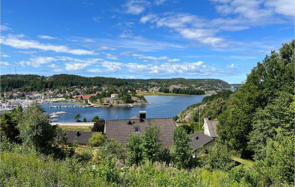 Stunning Apartment In Henn With Wifi And 2 Bedrooms