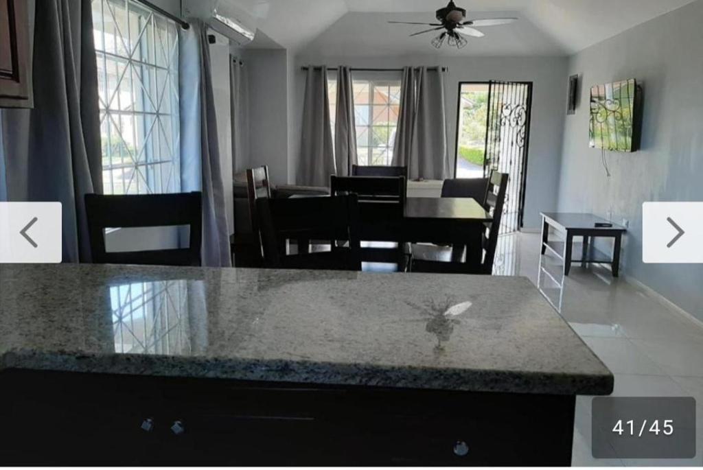 Deluxe Hartland Home photo 3