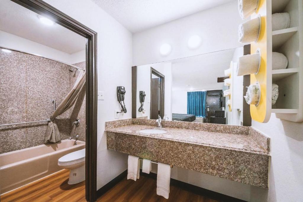 Americas Best Value Inn Beeville - Tap to explore photos