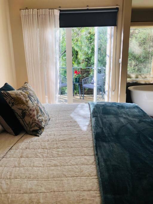 Hepburn hideaway studio photo 1