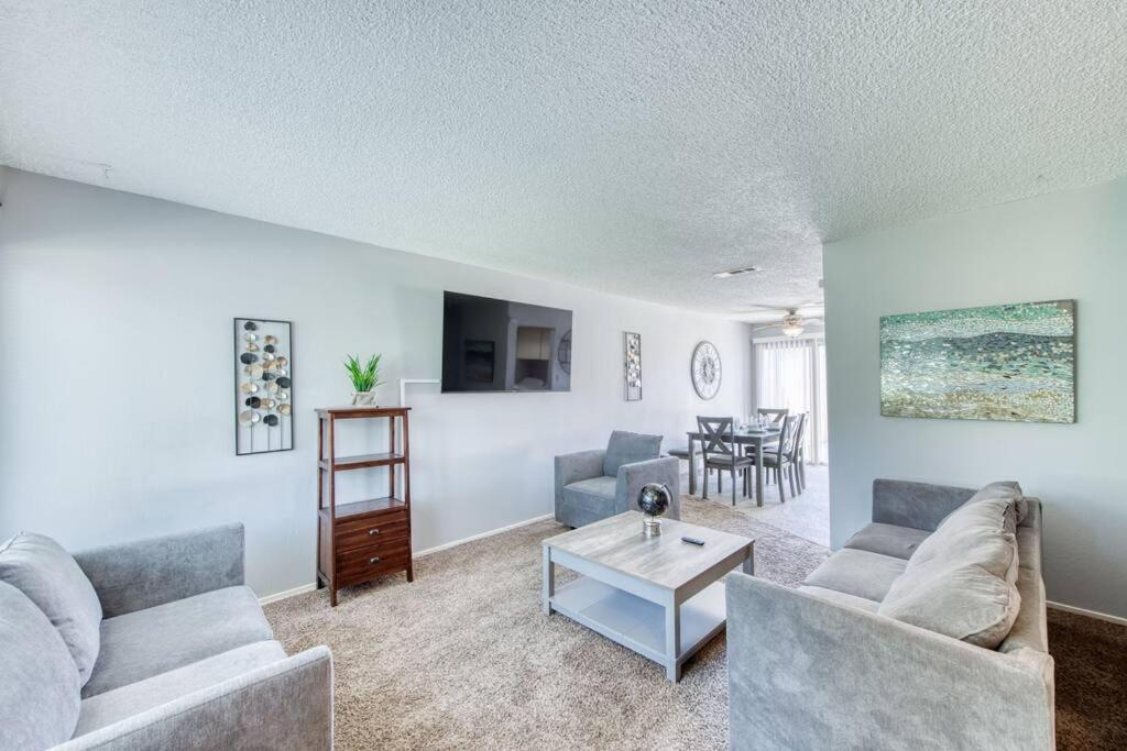 Lovely 2 bedroom condo in quiet location photo 1