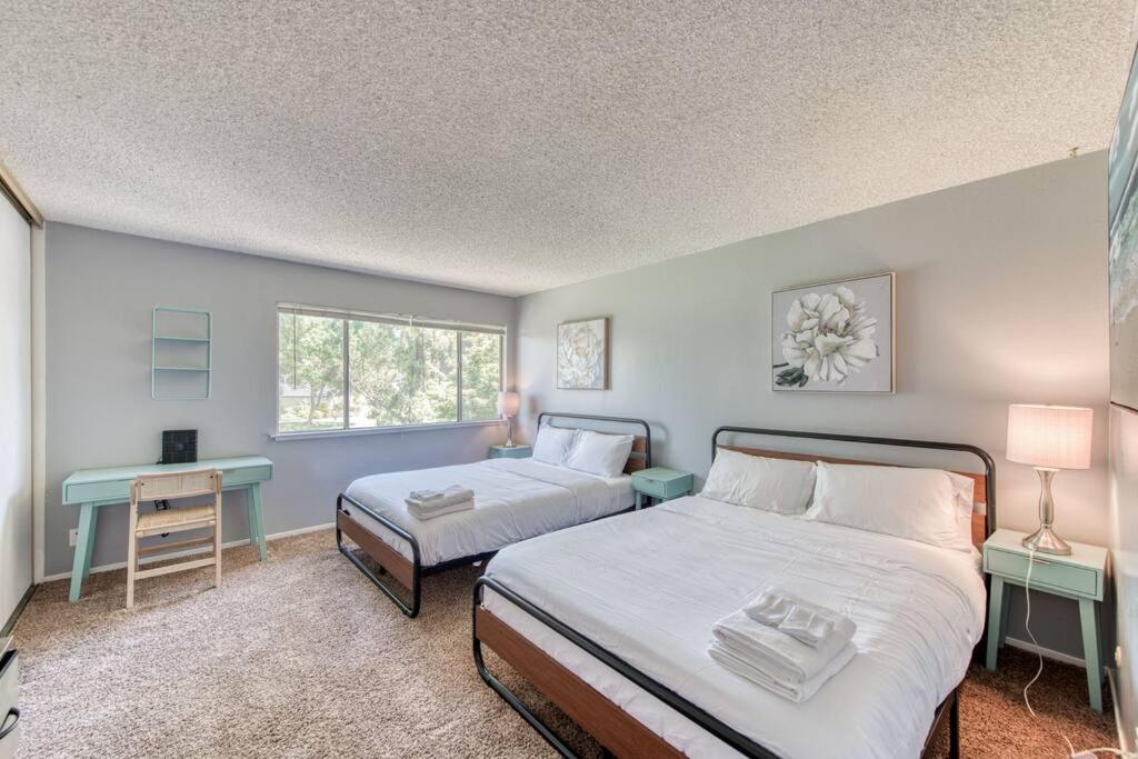 Lovely 2 bedroom condo in quiet location photo 2