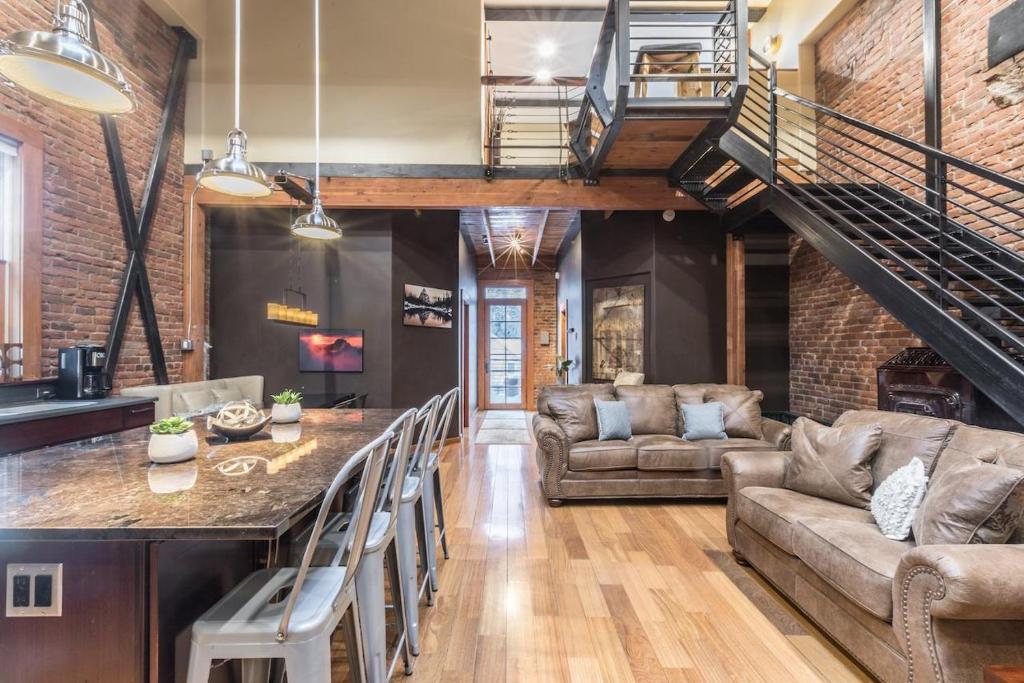736 Main Street Loft