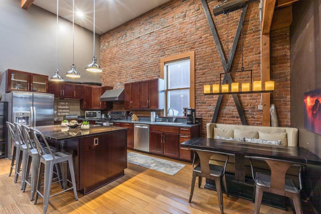 736 Main Street Loft photo 3