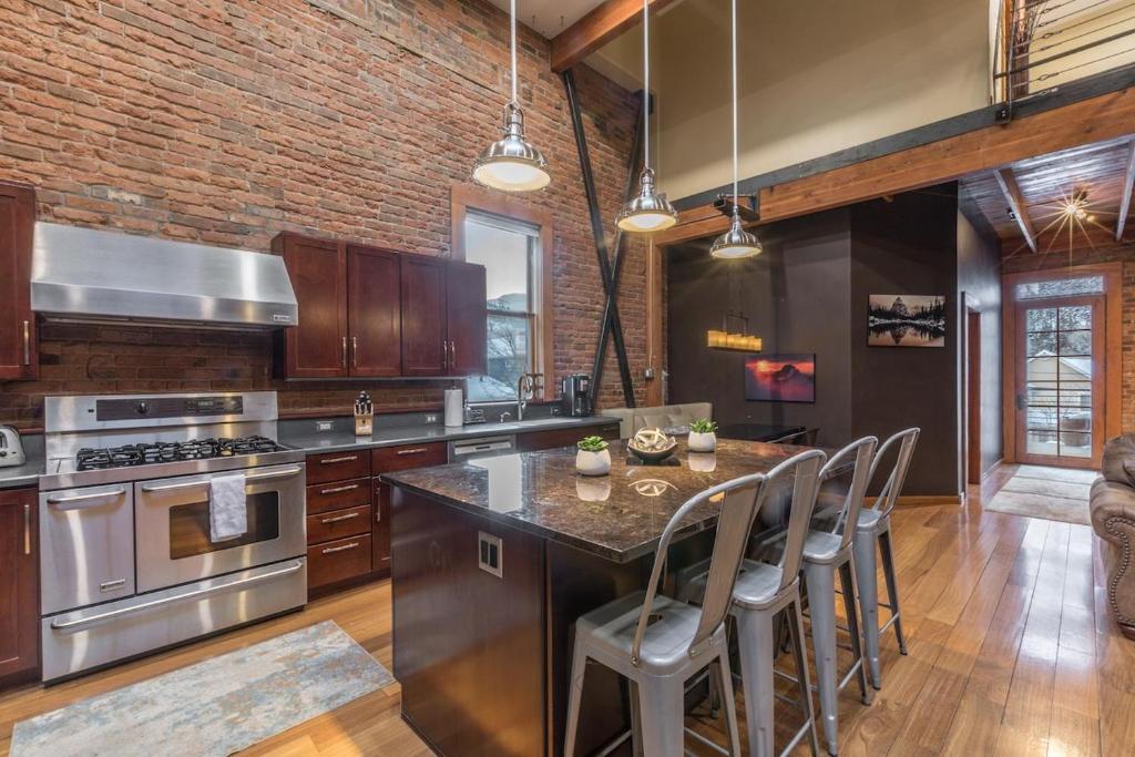 736 Main Street Loft photo 4