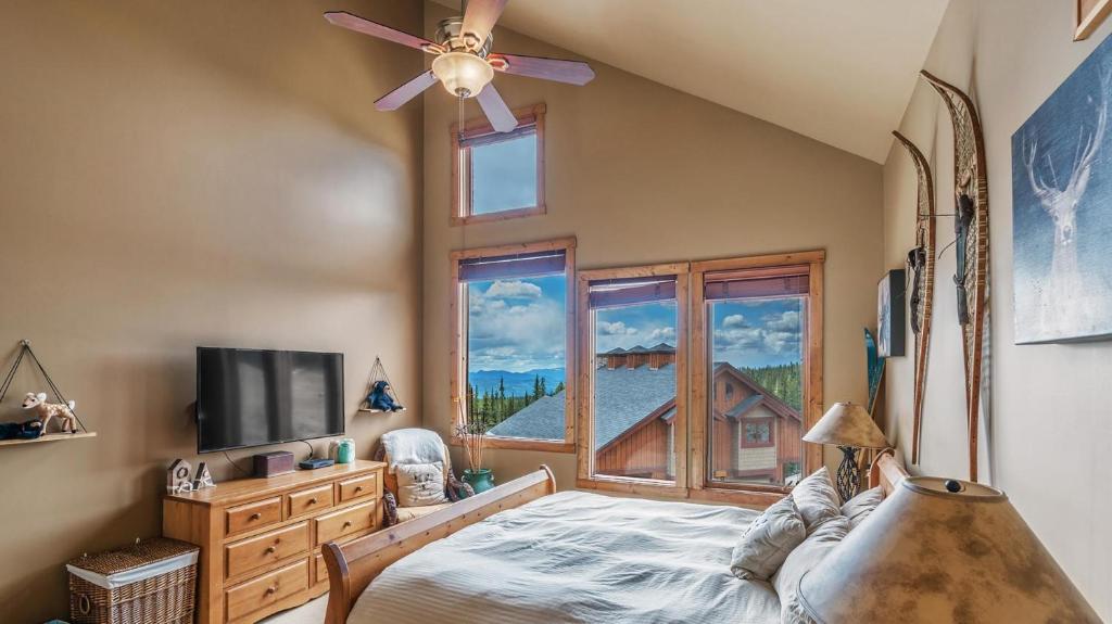 Forest Lane Hideaway - Luxurious Family Friendly Home with Private Hot Tub photo 3