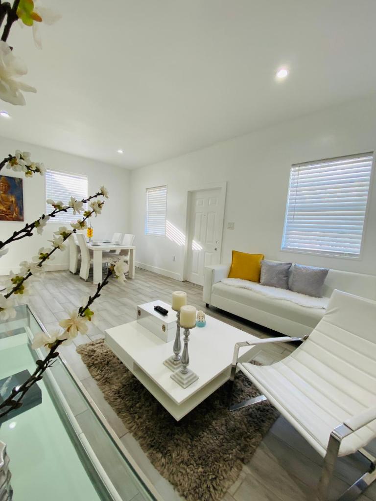 Modern & New,Excellent Location Miami image
