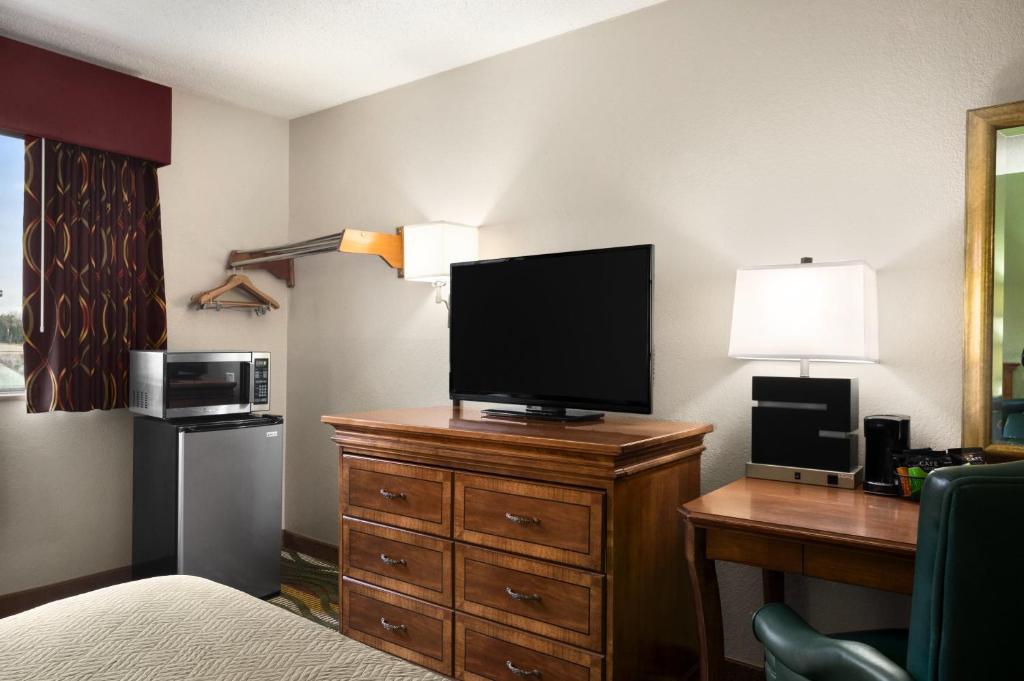 Travelodge by Wyndham Battle Creek photo 4