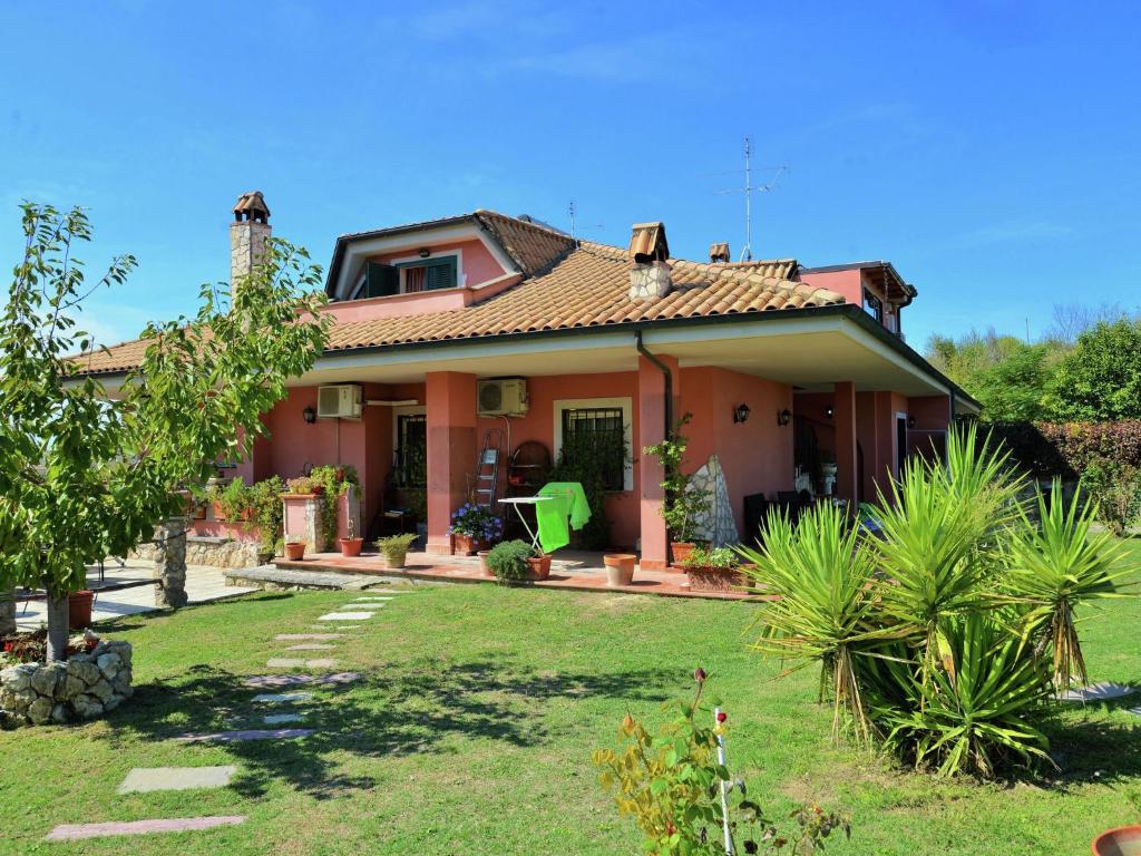 Swimming pool, close to Rome, in the Rome countryside, WiFi photo 1