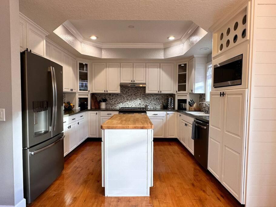 Canal-Front Home on 73ft Dock! photo 2