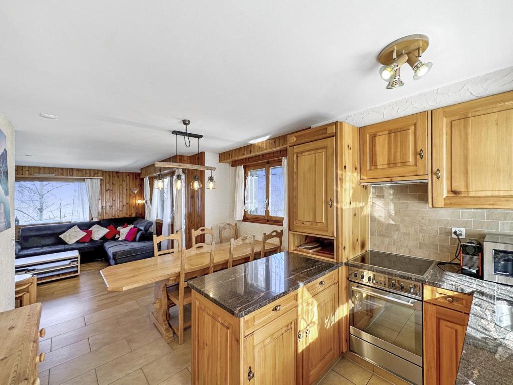 4 Valleys- Charming apartment 6 people 150m from the gondolas photo 2