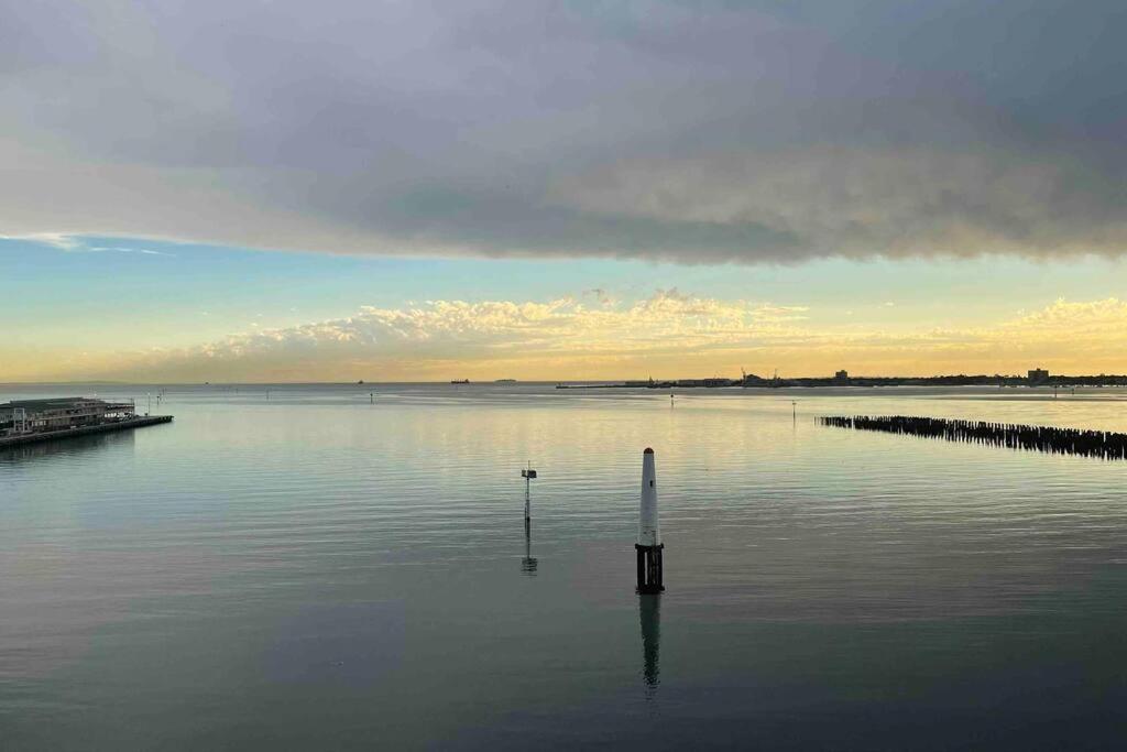Amzing Ocean View Spacious Three Bedrooms Apartment Port Melbourne photo 4
