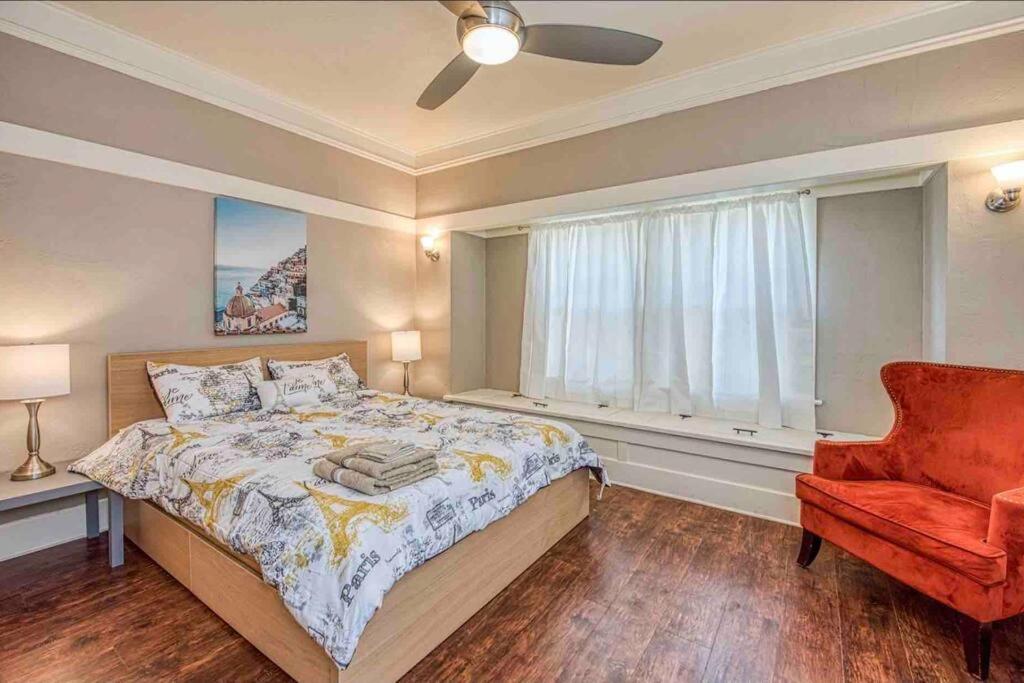 2 King Beds! Fantastic Stylish Bungalow home! photo 1