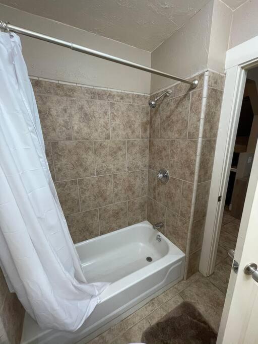2 King Beds! Fantastic Stylish Bungalow home! photo 2