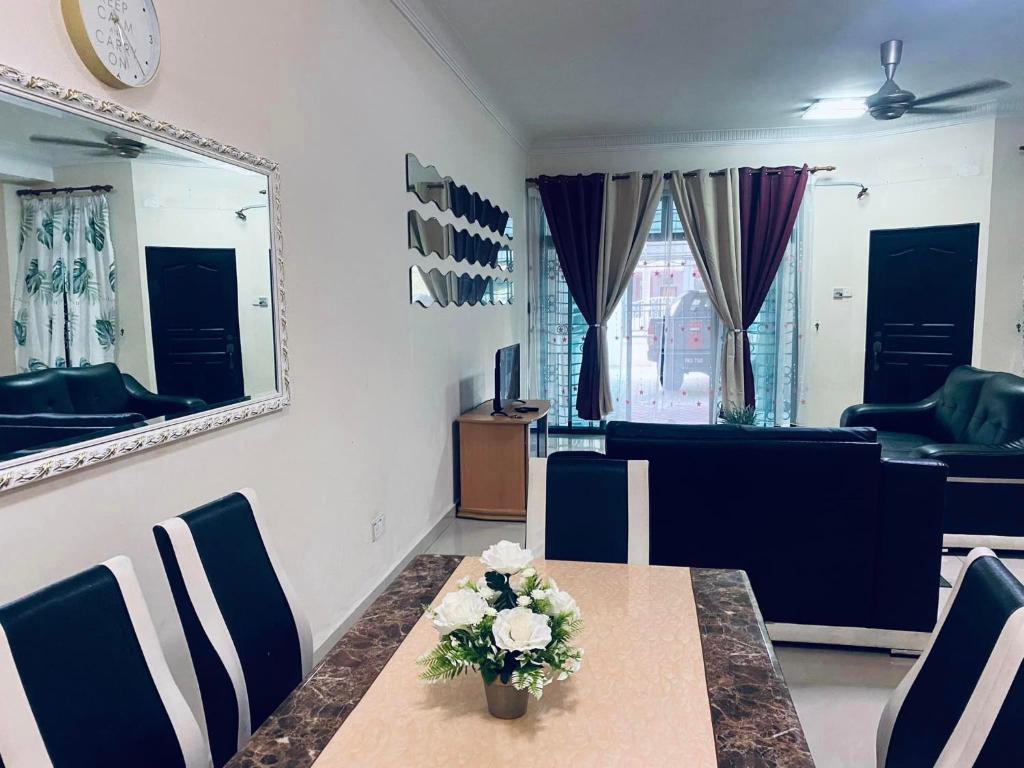 KLIA REDZA HOMESTAY WARISAN INDAH photo 3