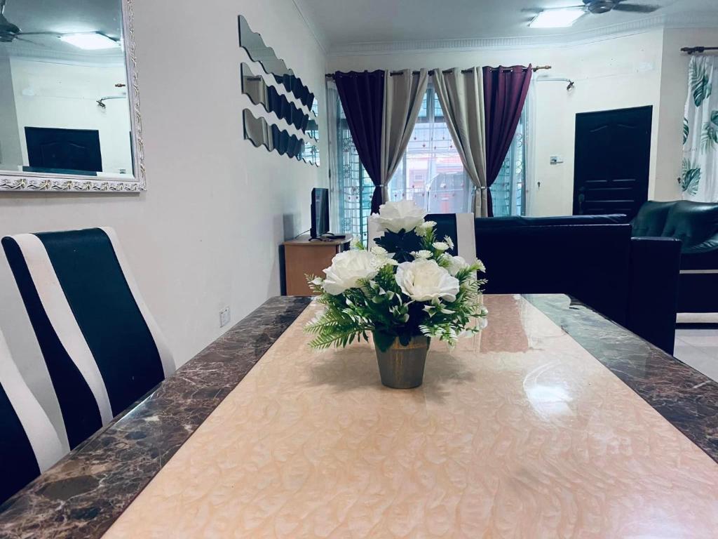 KLIA REDZA HOMESTAY WARISAN INDAH photo 4