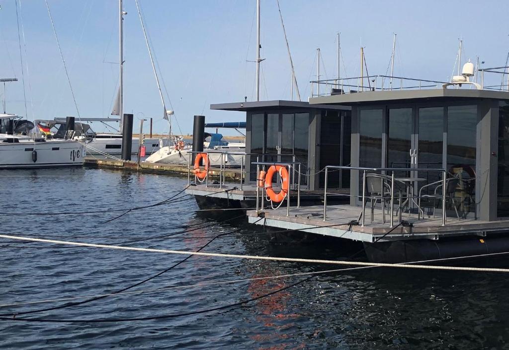 Hausboot Fjord Aquila mit Dachterrasse in Wendtorf