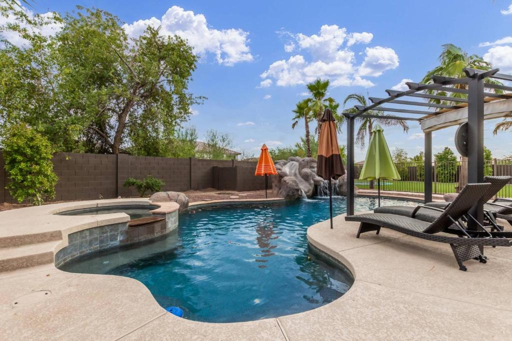 Leland Luxury image