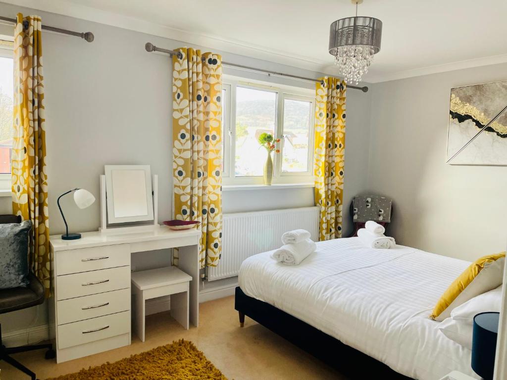 Tanglewood house Abergavenny with private parking photo 2