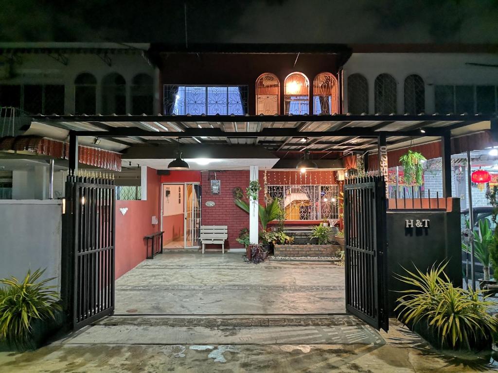 H&T Vintage Decor Homestay