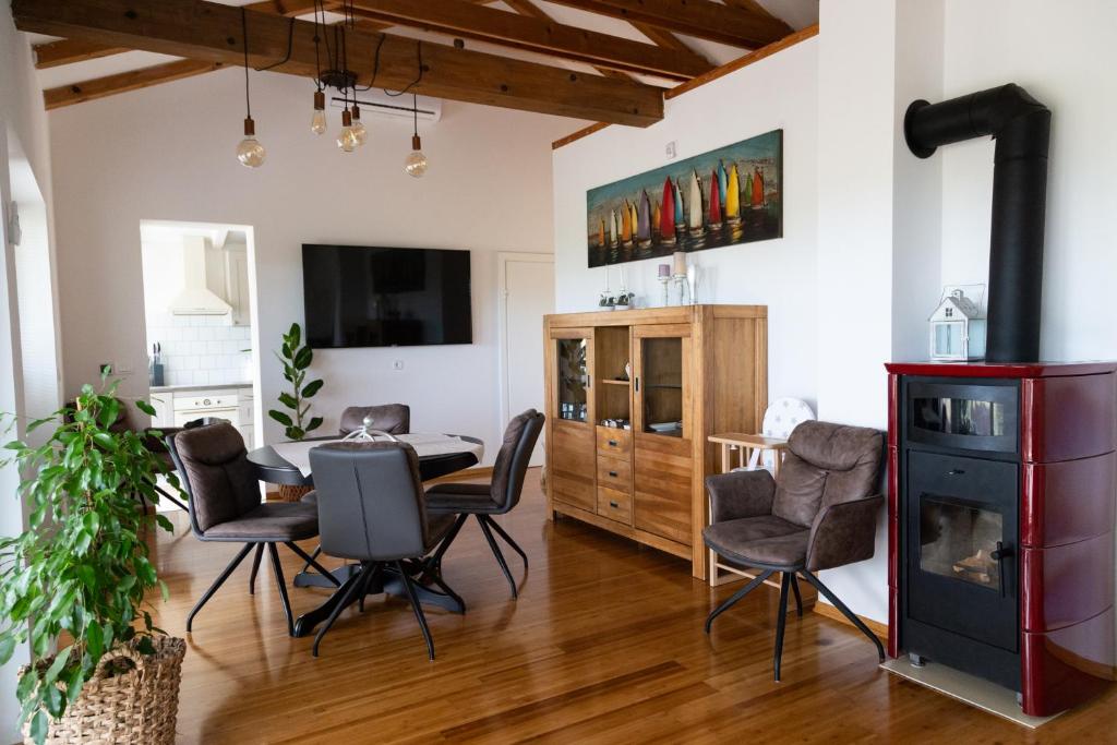 Officinalis - Family Vacation House photo 2
