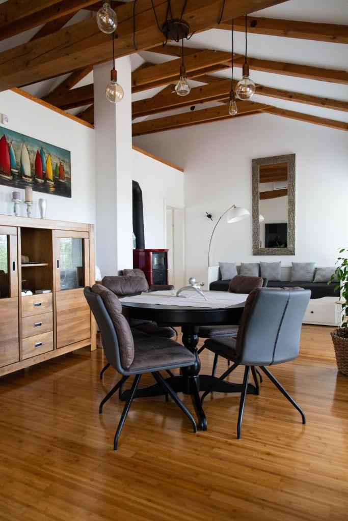 Officinalis - Family Vacation House photo 4