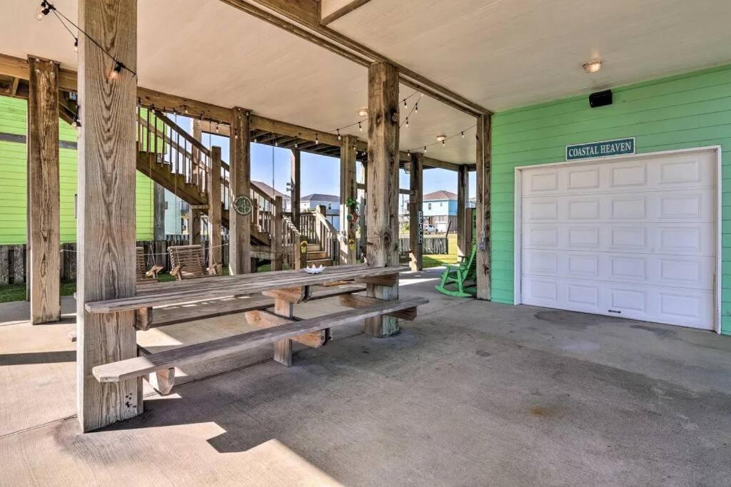 Coastal Heaven - Crystal Beach Relaxing Beach Home photo 2