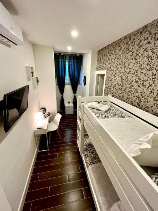5 Vatican Rooms Room Type - Economy Twin Room with Bunk Bed