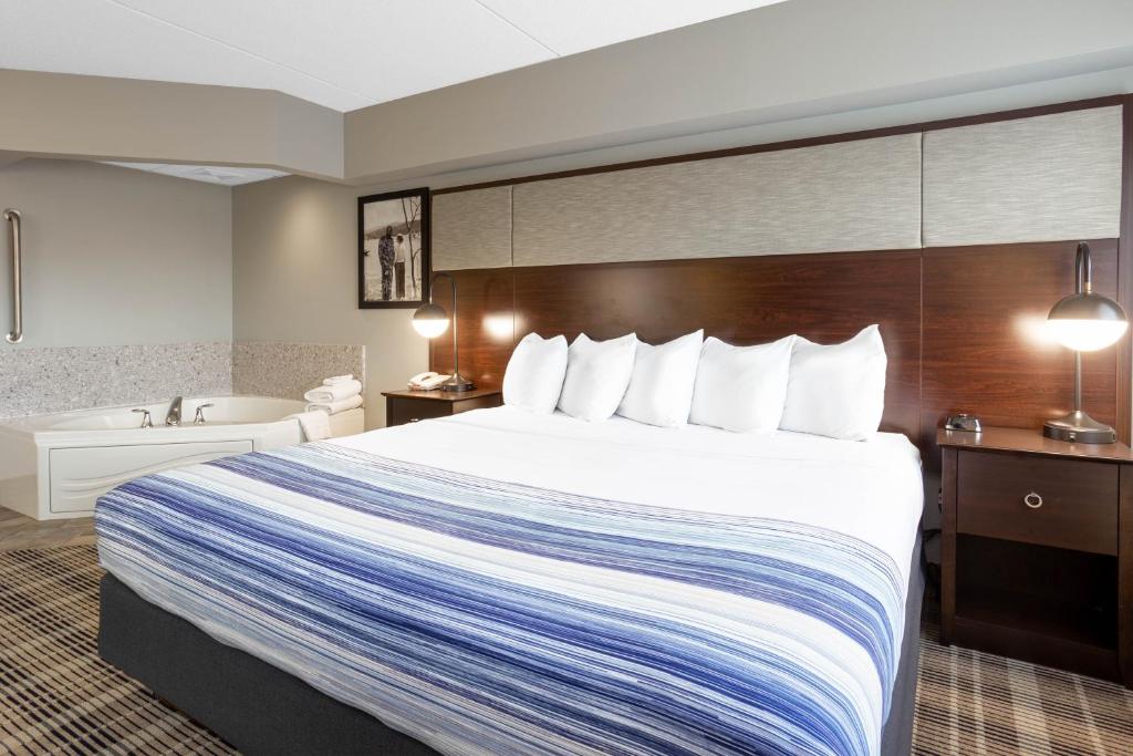 AmericInn by Wyndham Madison South - Tap to explore photos