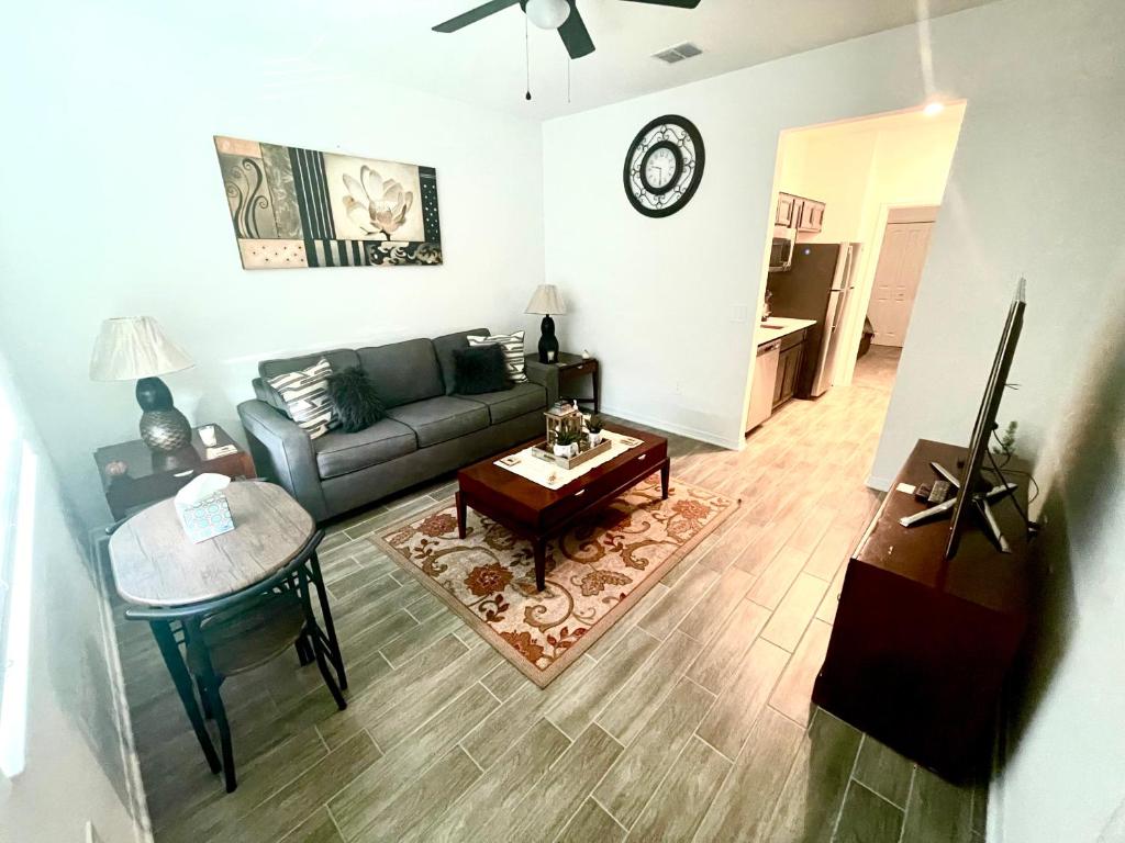 Cozy suites 4 less photo 1