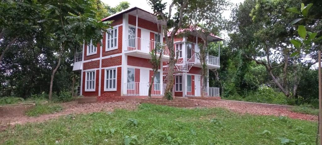 Jungle cottage photo 2