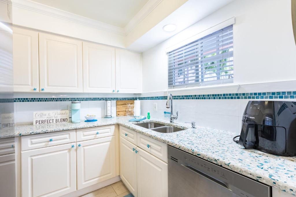 Condo in Paradise -Beach and Intracoastal Waterway photo 3
