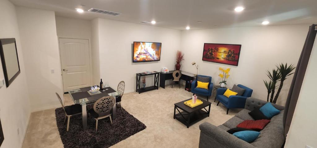 Private Lux Apartment in a new community image