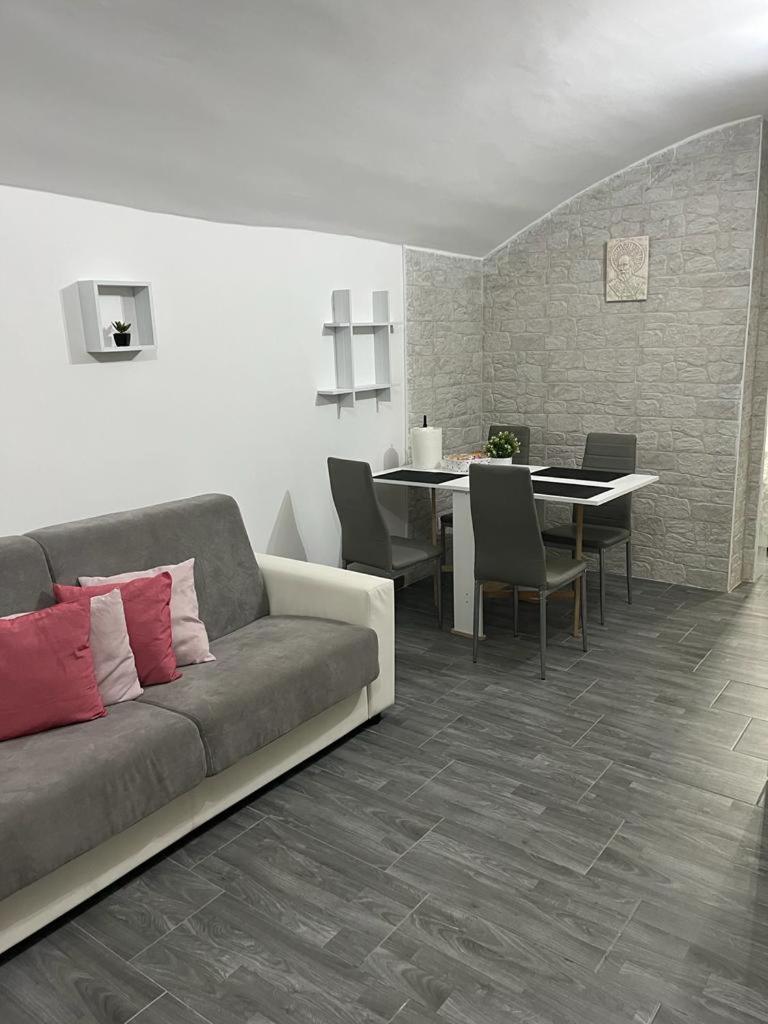suite Nicolai 165 - Tap to explore photos
