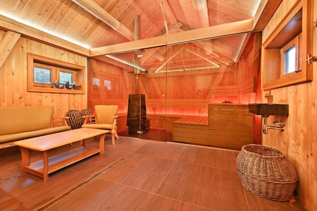 Wooden house in the heart of the Giant Mountains with own hill photo 4