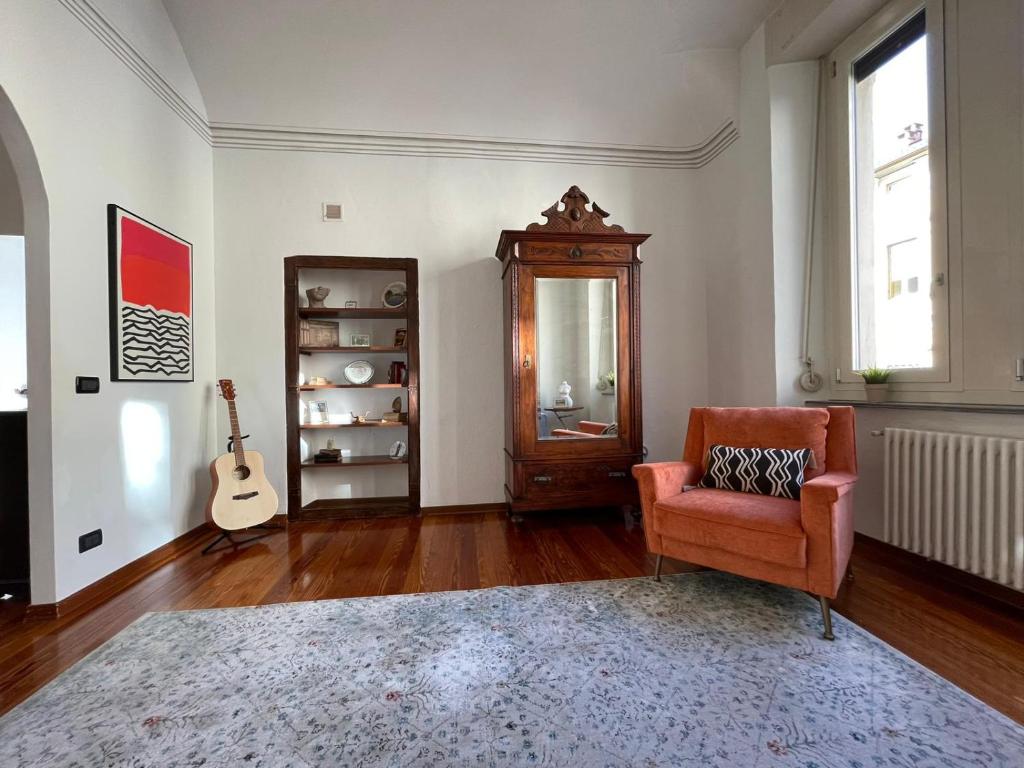 Large, luxurious family apartment in Biella's historic center photo 2