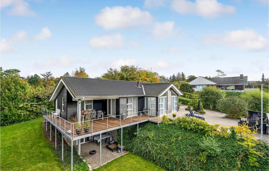 Stunning Home In Fars With 4 Bedrooms, Sauna And Wifi