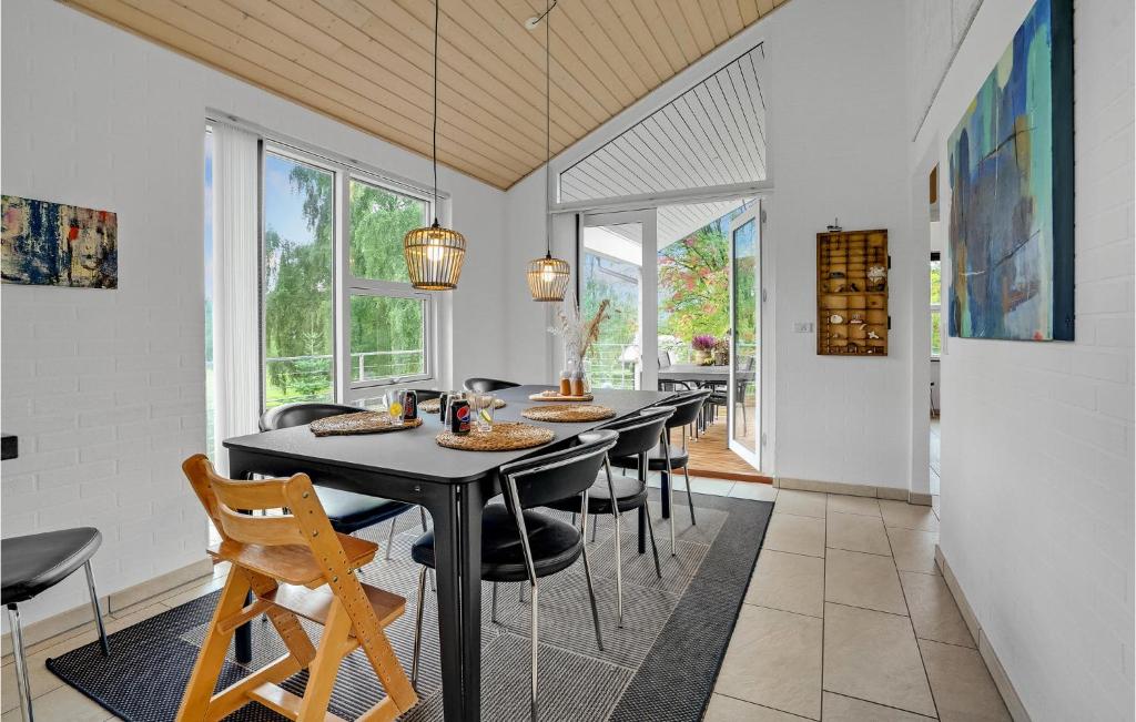 Stunning Home In Fars With 4 Bedrooms, Sauna And Wifi photo 3