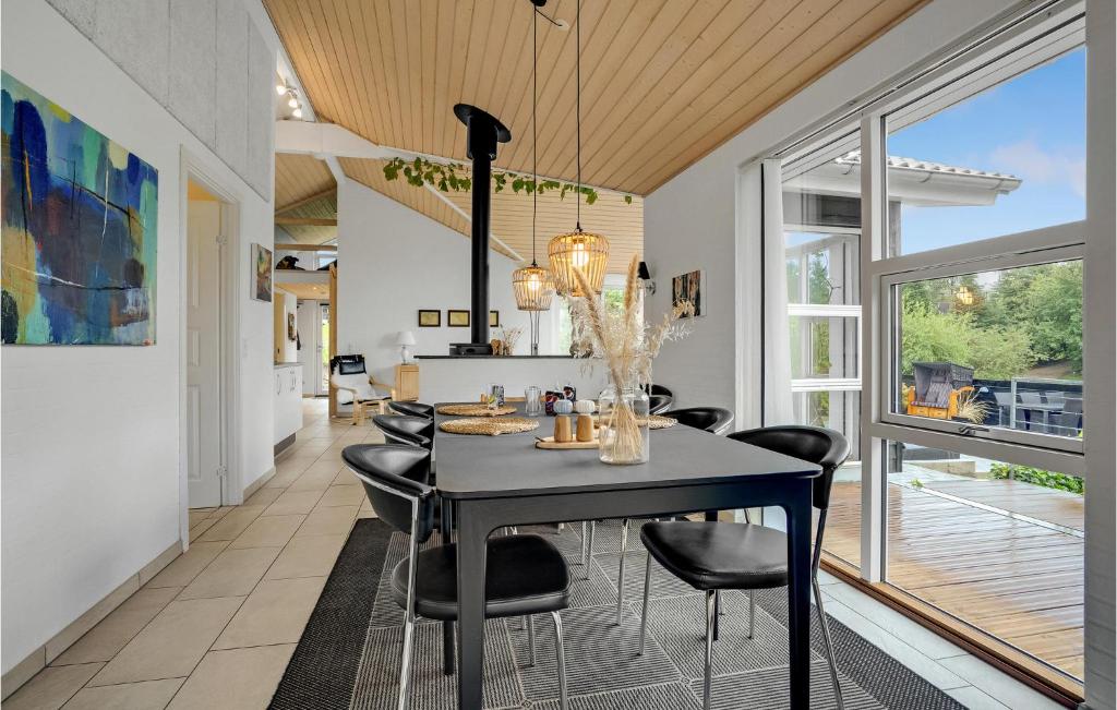 Stunning Home In Fars With 4 Bedrooms, Sauna And Wifi photo 4