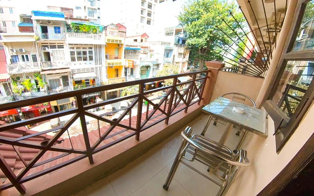 Riverside Hotel Phnom Penh photo 4