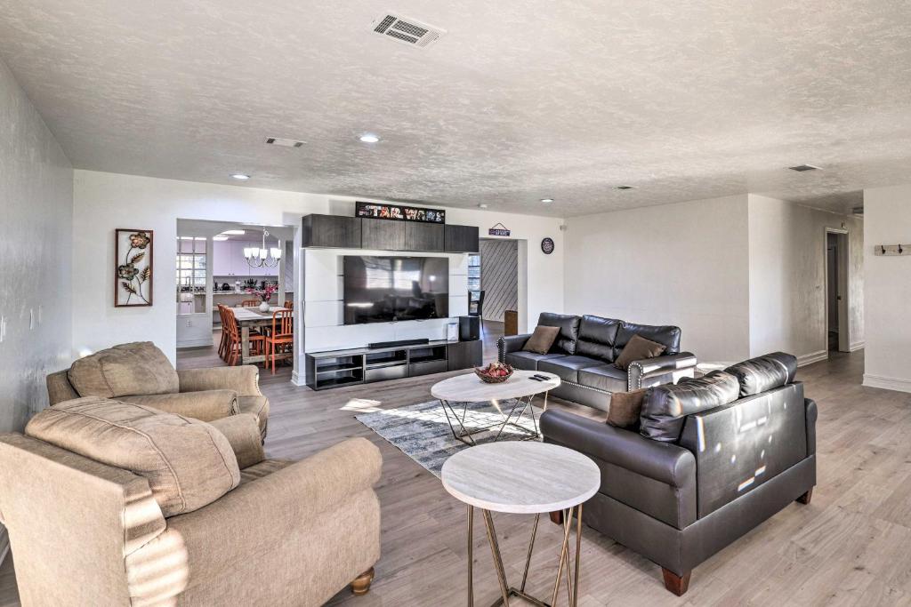 Spacious Gainesville Retreat with Backyard! photo 3