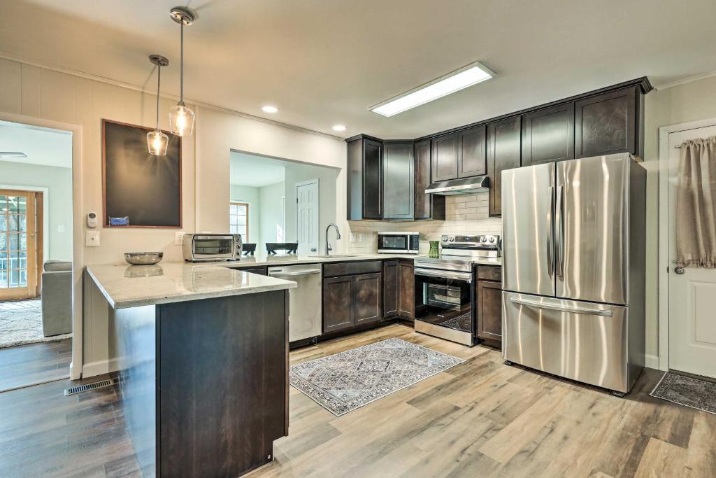 Waterfront Retreat Less Than 4 Mi to Dtwn Cambridge! photo 1