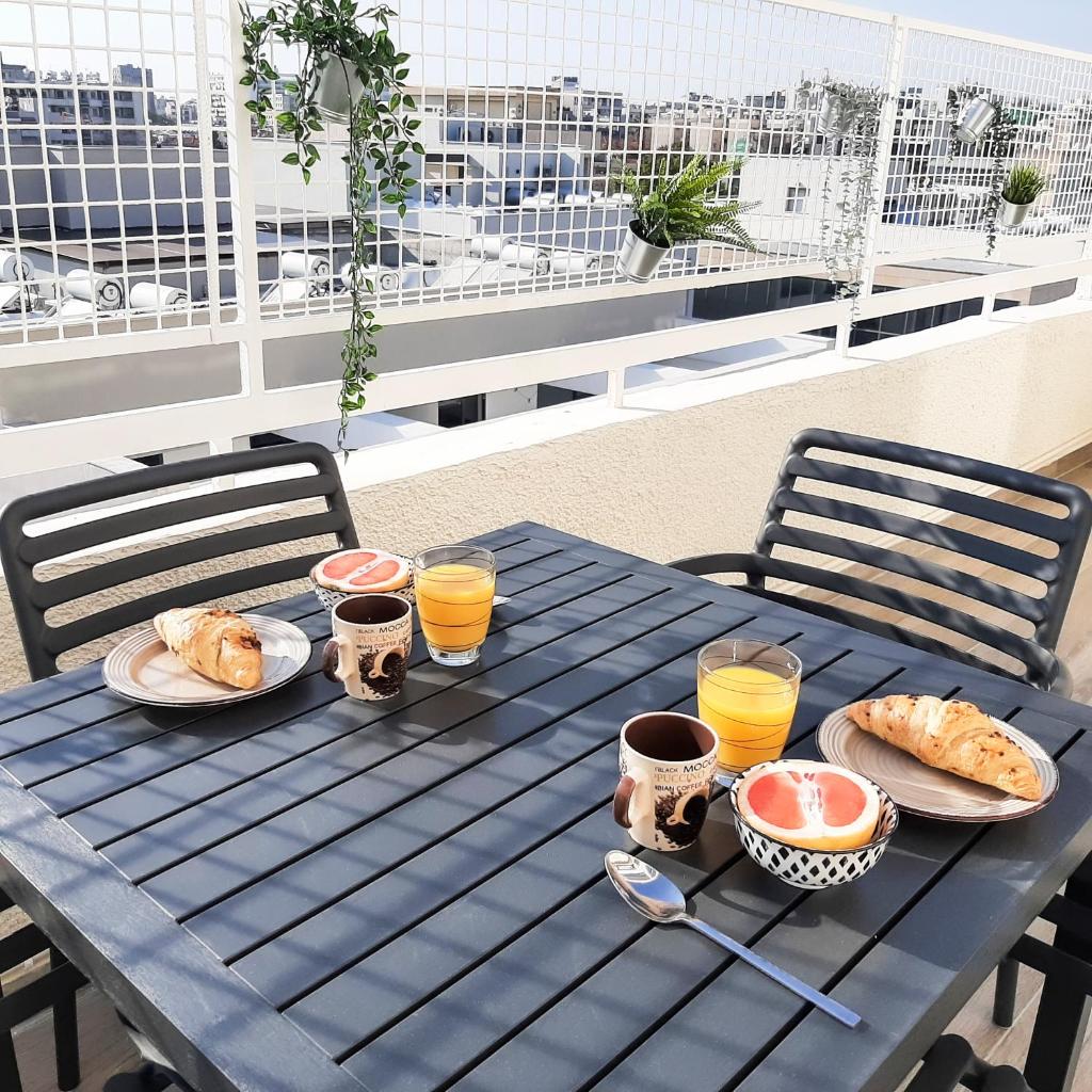 Sea Breeze Central, 2bed photo 2