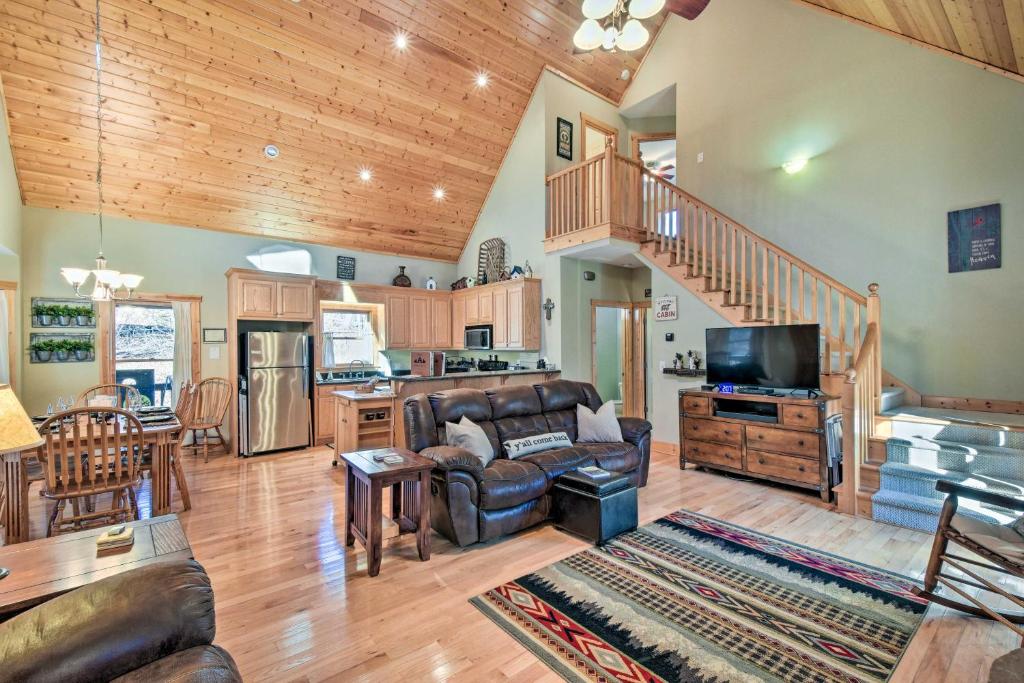 Dahlonega Cabin with Hot Tub, 4 Mi to Downtown! photo 3