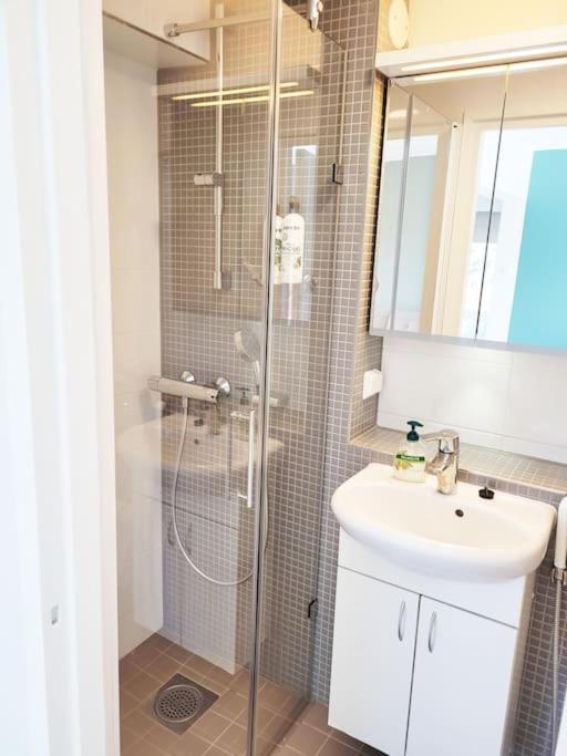 TapiolaSky: airy, bright, great bed and spacious - close to Aalto campus and Tapiola center photo 2