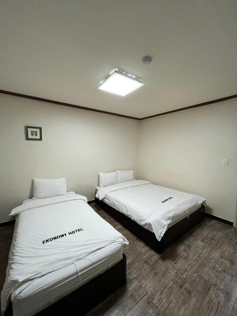 Ekonomy Hotel Mokpo - Tap to explore photos