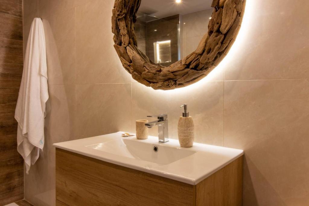 Room in Guest room - Private room with beautiful sea view photo 4