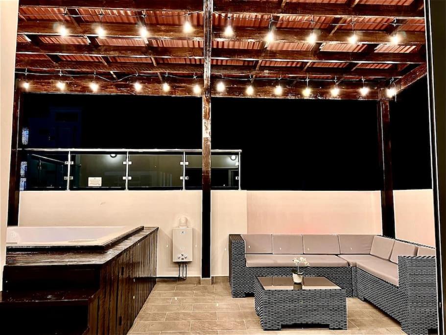 Magnificent Pent House w/Jacuzzi photo 1