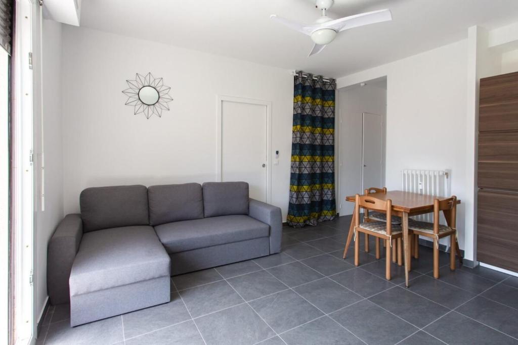 Charming Furnished Apartment With A Balcony in A Quiet Area photo 3