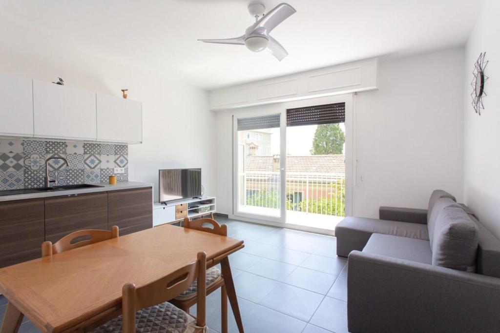 Charming Furnished Apartment With A Balcony in A Quiet Area photo 4